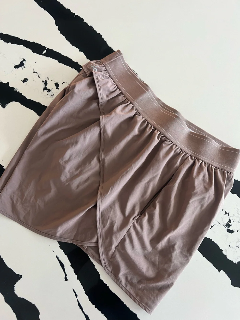ALO Yoga Women's Match Point Athletic Shorts — Mushroom size L